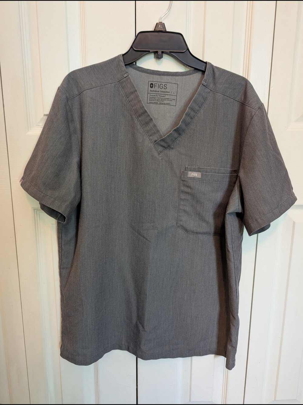 FIGS Gray Men’s V-Neck Short Sleeve Scrub Top